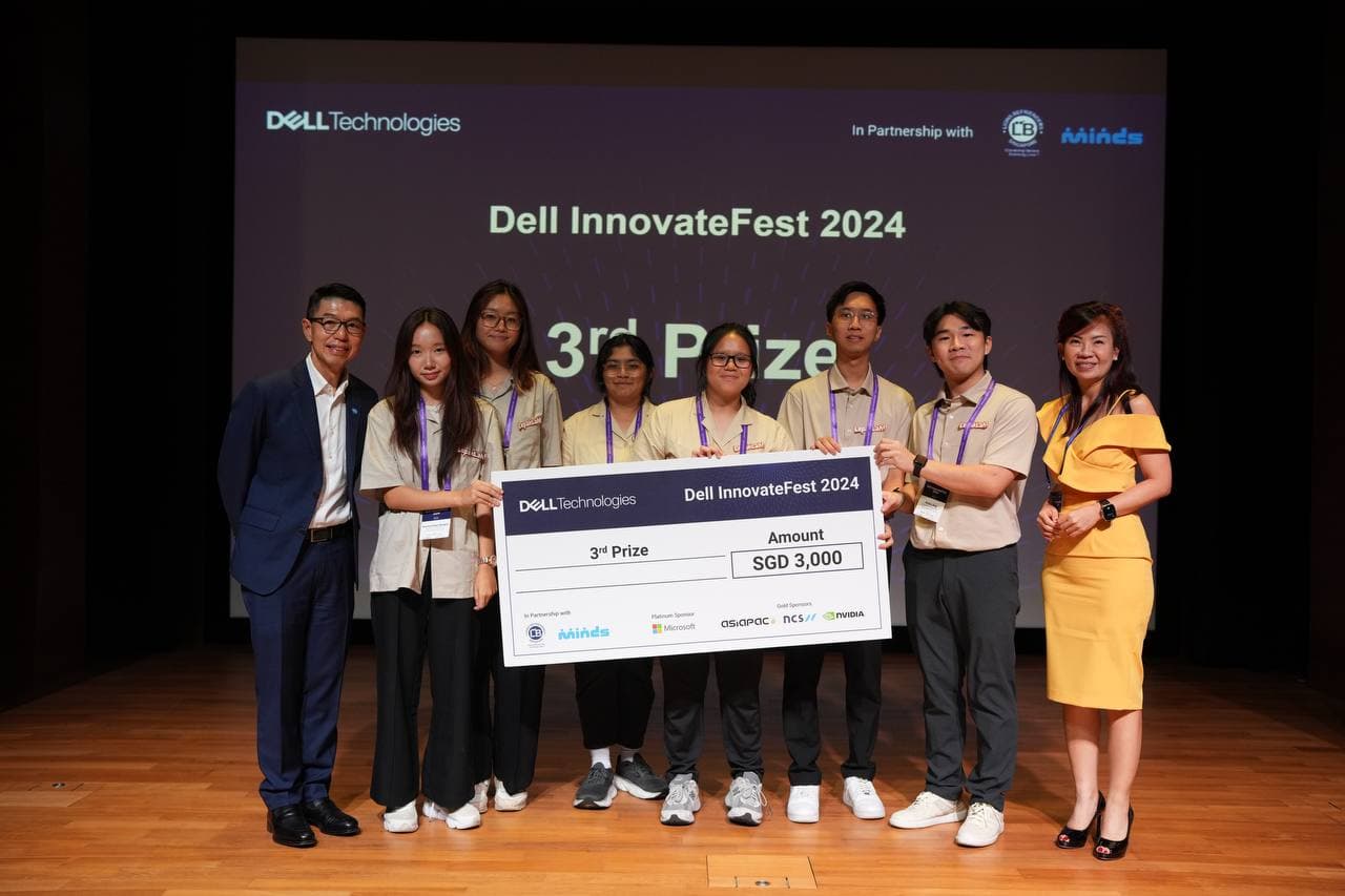 Magenta and team receiving third place at Dell InnovateFest 2024